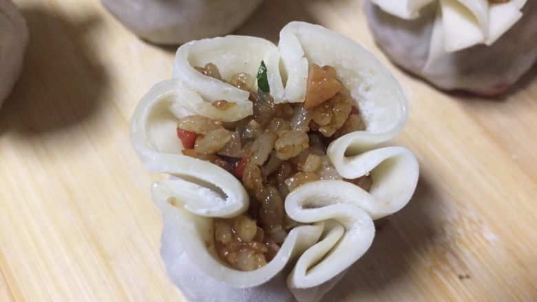 五彩玲珑花苞烧卖,其实现在看起也挺乖了,喜欢😍