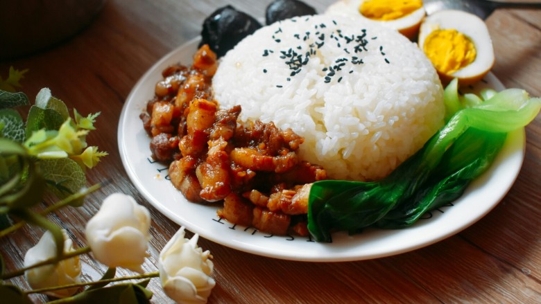 家常卤肉饭