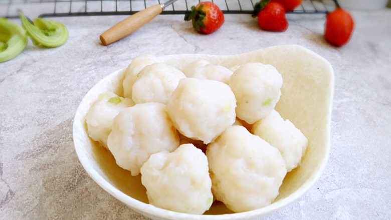 脆弹鱼丸,捞出直接食用,口感脆弹……