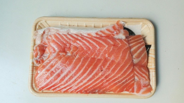 微波炉美食+红粉佳人款款深情而来~分葱三文鱼排,超市买<a style='color:red;display:inline-block;' href='/shicai/ 10296'>三文鱼排</a>,挑颜色鲜艳的买比较新鲜一点