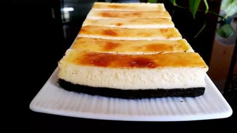 坚果乳酪芝士条,这个是奥利奥饼干做底,很香。