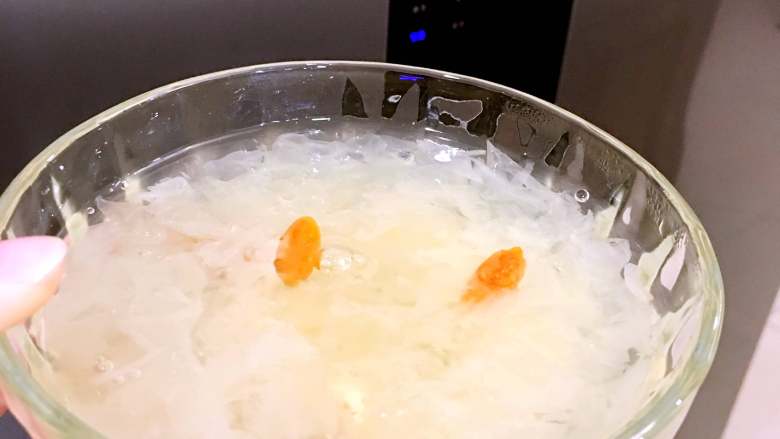 银耳莲子汤,出锅!