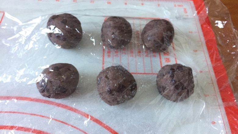 浓郁小牛奶餐包,拌匀,揉圆即可