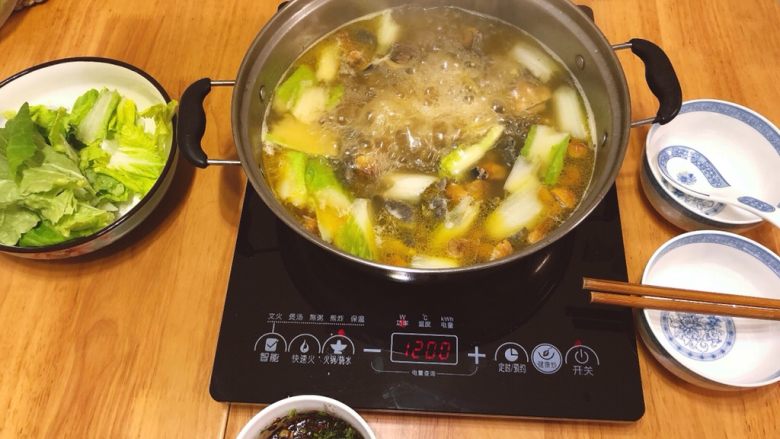 冬日滋补汤|姬松茸炖乌鸡,可以直接把它当火锅底,上火,涮菜吧~~~