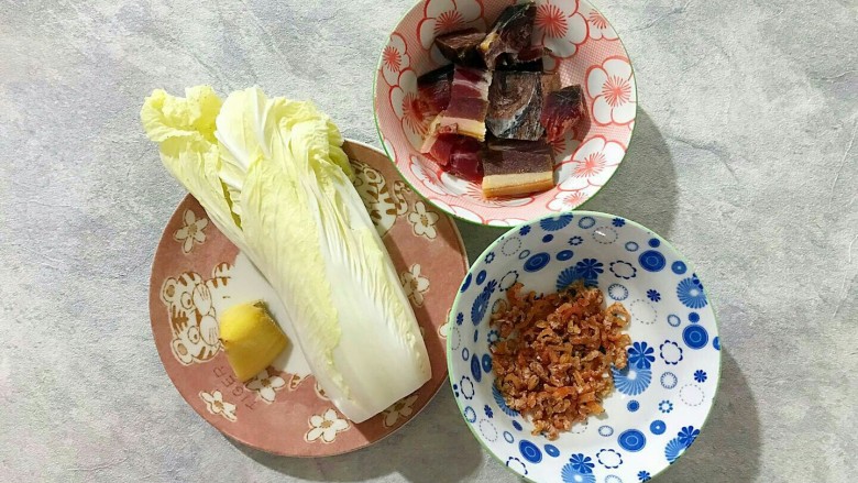 上汤火腿海米娃娃菜,首先准备好食材,<a style='color:red;display:inline-block;' href='/shicai/ 2794'>大蒜</a>忘记拍进去了,抱歉