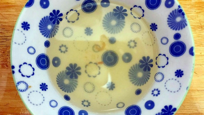 上汤火腿海米娃娃菜,水不要倒掉,等一下要用的