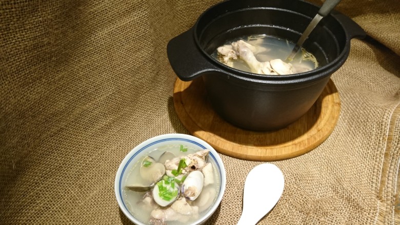 蛤蜊鸡汤,撒上蔥花!更香!