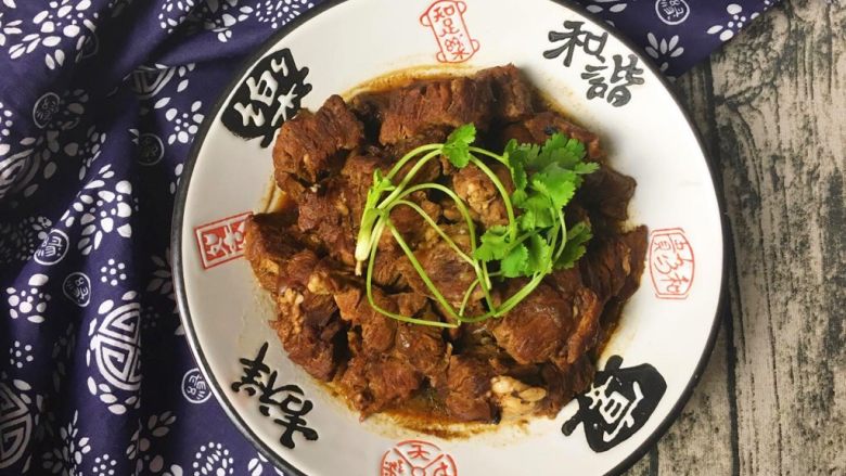 红烧牛肉,美味牛肉就完成啦！
大家喜欢我的菜谱记得点赞和收藏哦！欢迎评论留下您的宝贵意见！
谢谢啦！