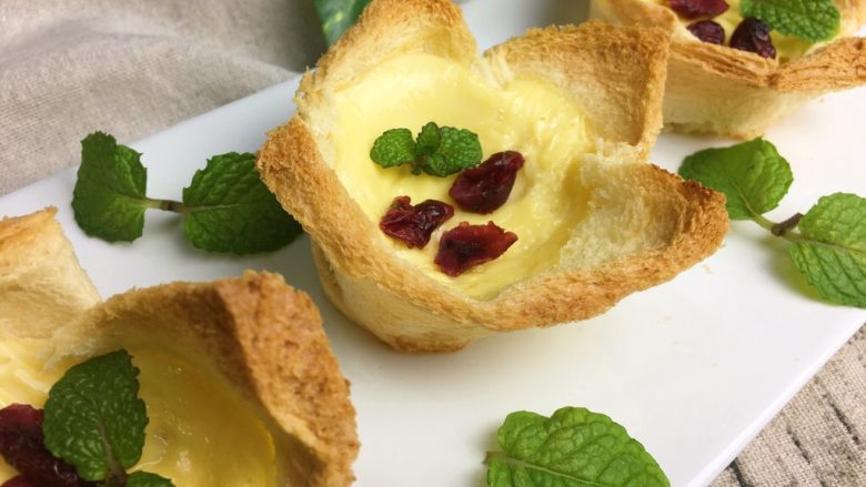 吐司蛋挞,烤箱预热
180度,20分钟