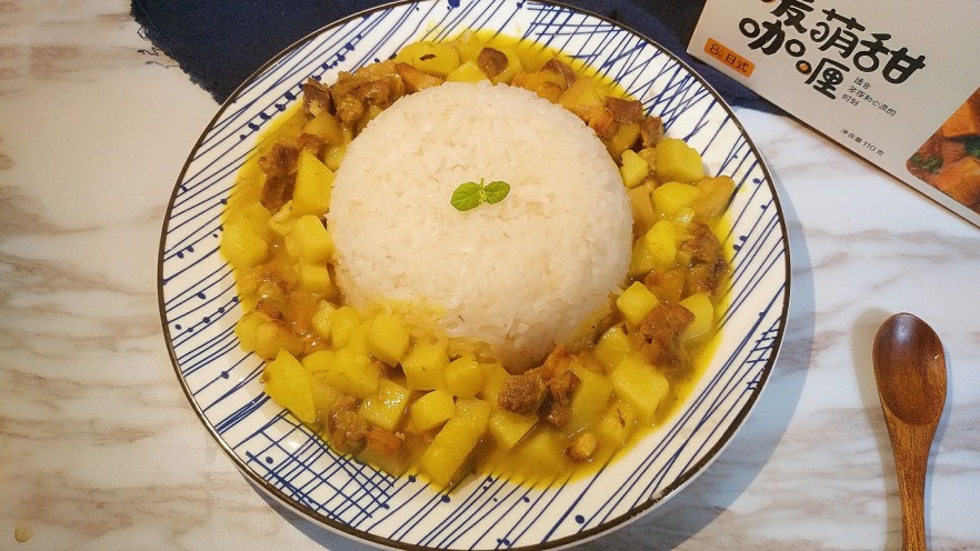 牛肉咖喱土豆饭