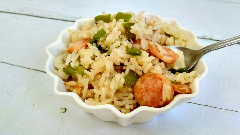 电饭煲+香肠焖饭（宝宝辅食）,成品