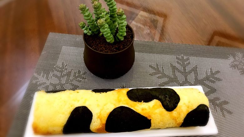 奶牛蛋糕卷,美味可口的奶牛🐄蛋糕卷就好了😋