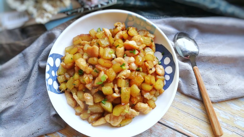 香煎土豆鸡胸肉丁,成品!鲜咸美味,好吃又下饭!