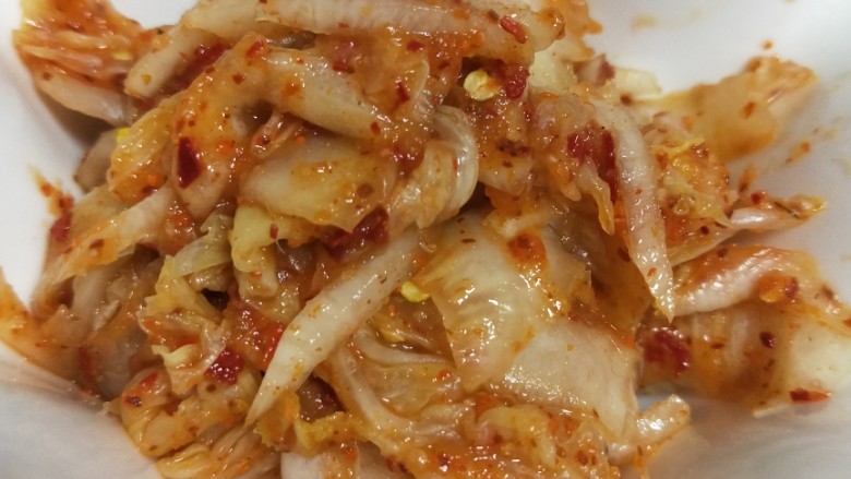 辣白菜,吃时取适量,尽快吃完。