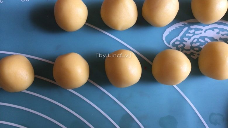小仙女棒饼干,松弛后的面团分成每个约20g的小面团