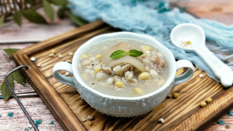 黄豆猪脚汤#电饭煲版#,满满的胶原蛋白,老少皆宜。