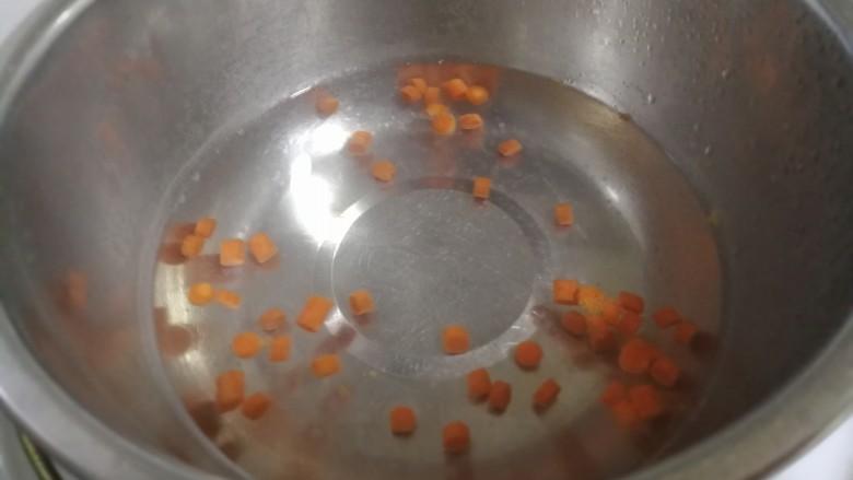 一点红~蜜汁山药,用水焯熟,