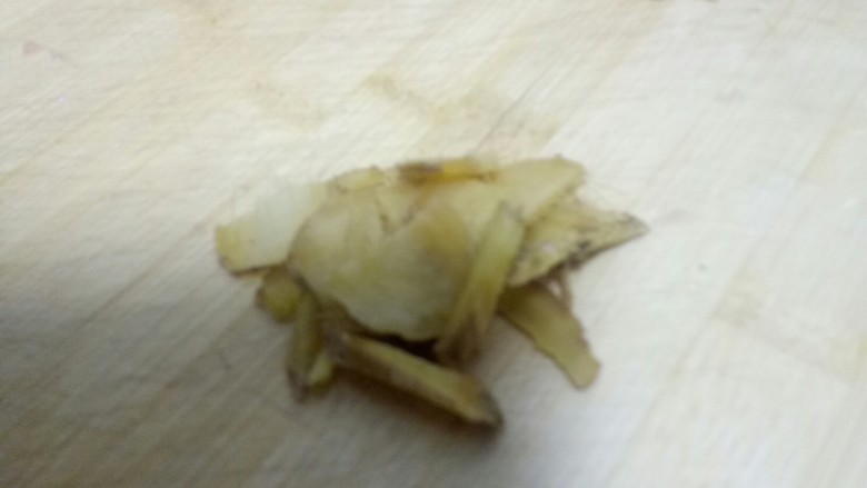 豆角炒肉片,<a style='color:red;display:inline-block;' href='/shicai/ 37'>姜</a>切丝。