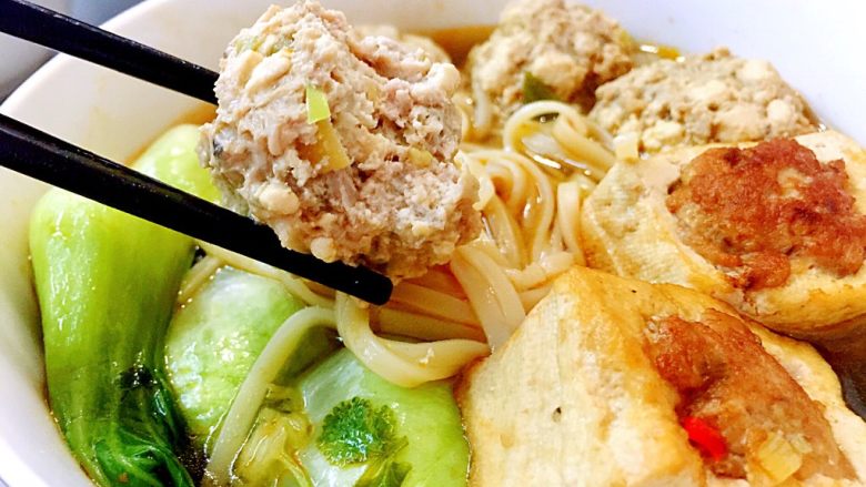 客家美味➕酿豆腐青菜煲,豆腐丸子嫩嫩哒,自己做的丸子,吃的放心