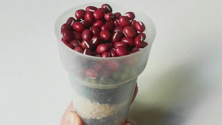 豆浆机美食~繁星点点*黑白芝麻红绿豆黑米糊,食材合起来有一杯