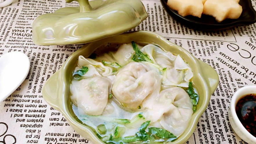 滚筒砂锅酱肉西蓝花馄饨