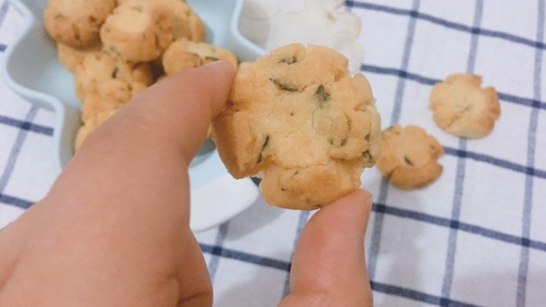 海苔饼干,小小的,适合孩子的小手拿