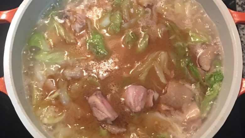 麻油鸡高丽菜饭,中大火煮滚后,