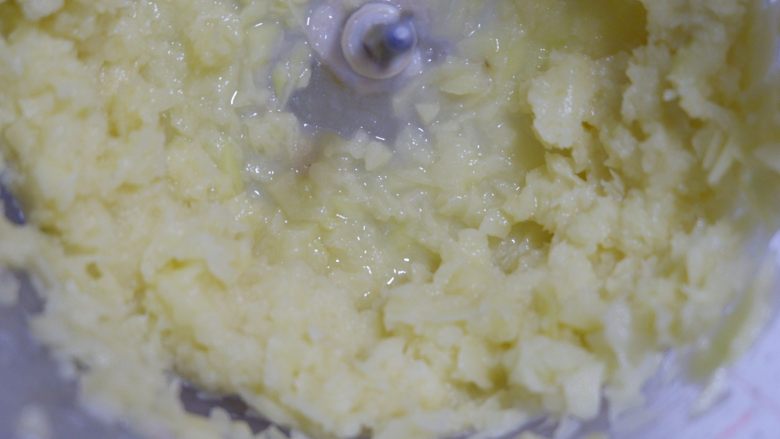 快手可乐饼,同样放入料理机打碎