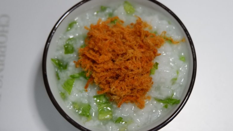 辣松青菜粥,粥刚煮好的时候立刻将生菜叶放进去搅拌，利用预热把生菜烫软
然后撒上适量肉松即可