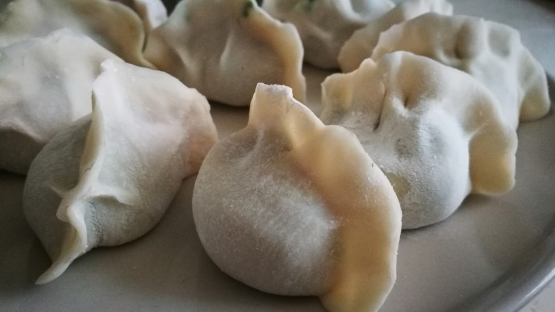 电饭煲+猪肉韭菜锅贴,包出一盘饺子