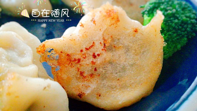 电饭煲+猪肉韭菜锅贴,焦黄脆口 好吃哦😋