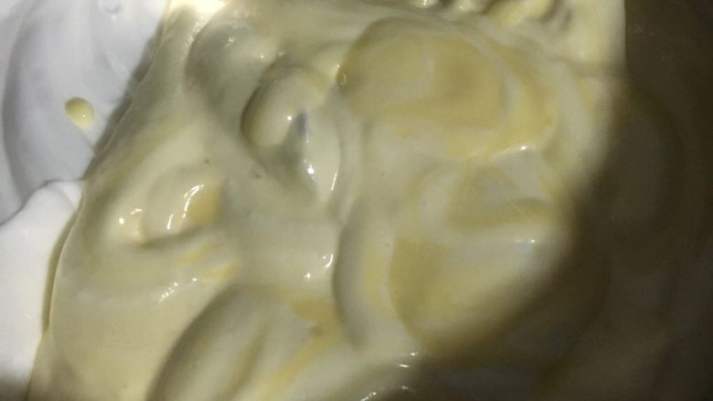 奶酪系列之:奶油奶酪戚风,倒回剩余的蛋白里