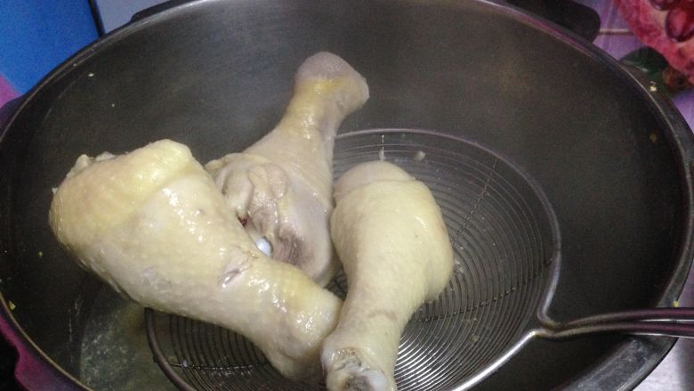 电饭煲+一锅搞定香卤鸡腿,开锅5分钟,焯水后捞出备用