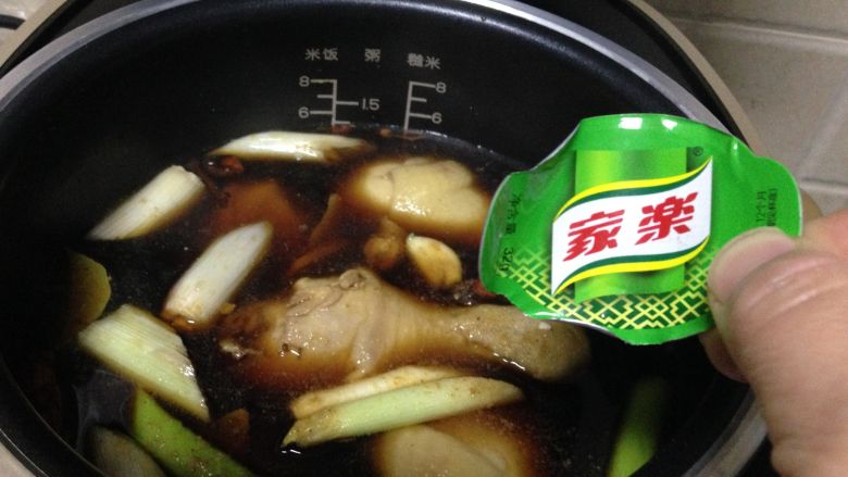 电饭煲+一锅搞定香卤鸡腿,和一块浓汤宝(不喜欢的可以不加)