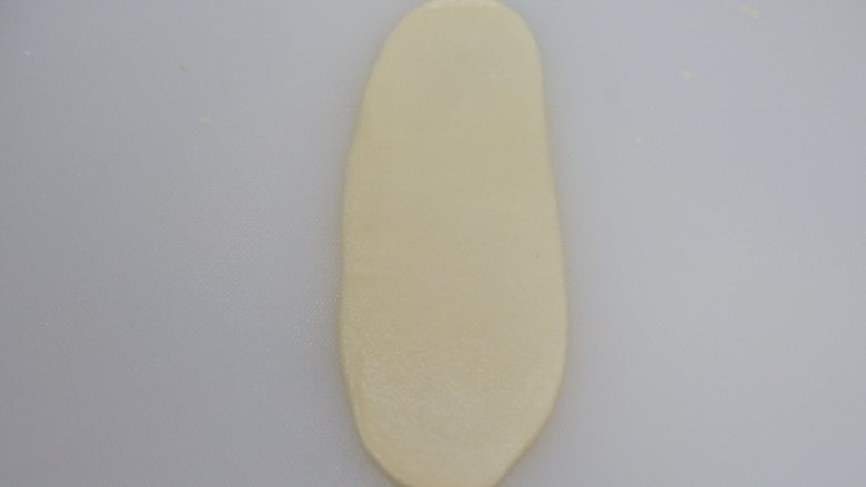 芝麻椒盐牛舌饼(不用醒面,不用揉出膜),从第一个开始,取一个面团擀成牛舌状