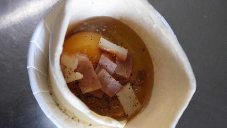 迷你培根鸡蛋酥饼,在放点培根