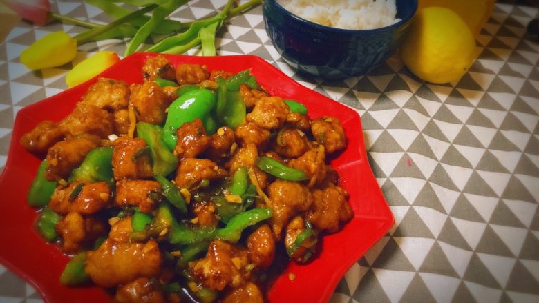 东北那旮沓的美食之●青椒溜肉段,那么快来品尝一块吧!啊!太好吃了!非常完美!!