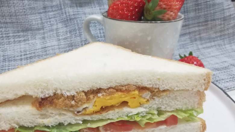 快手早餐三明治,再比如:鸡蛋蔬菜肉松三明治