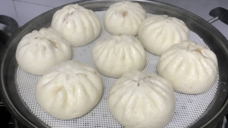 鲜肉包子,蒸好了,还不错,非常松软。
