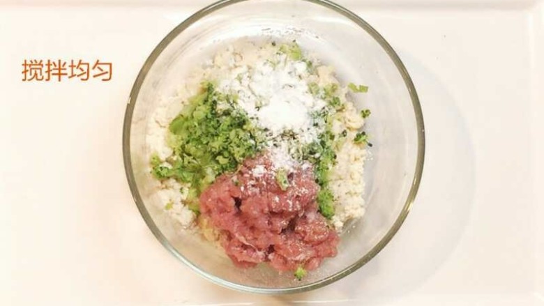 豆腐肉饼,放入搅拌好的肉末中,继续搅拌
