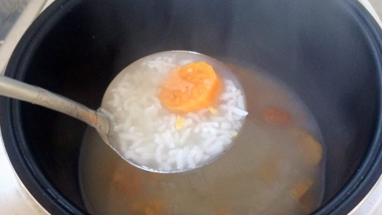 电饭煲＋红糖地瓜粥,时间到打开，粥已经熬好