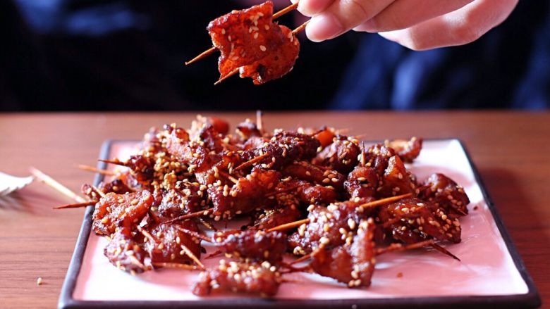 秘制牙签肉,正午
阳光正好
在冬日里泛起阵阵暖意
若 此刻 有你在
那该会有多美好