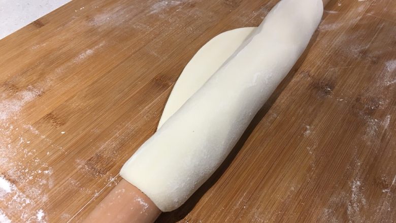 羊肉面片,取出面团擀开