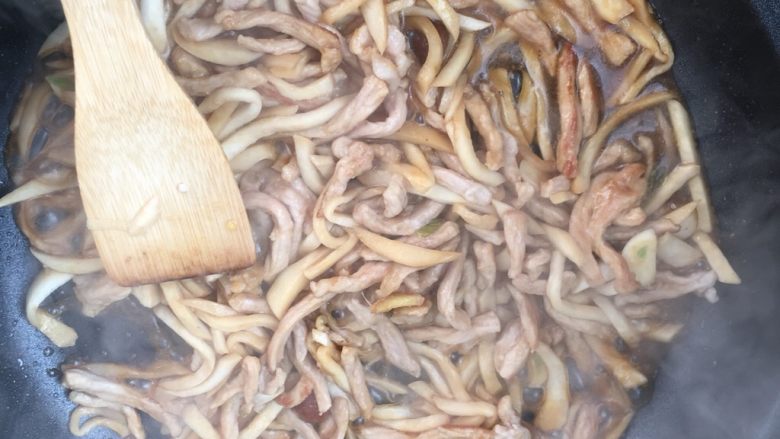 冰梅杏鲍菇炒里脊,翻炒均匀