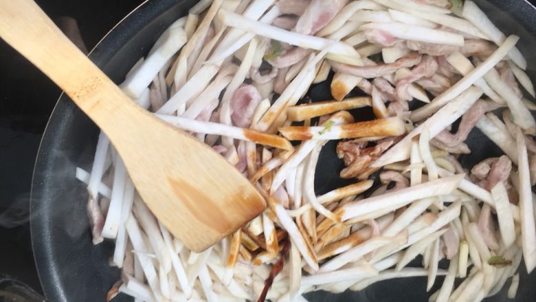 冰梅杏鲍菇炒里脊,加生抽