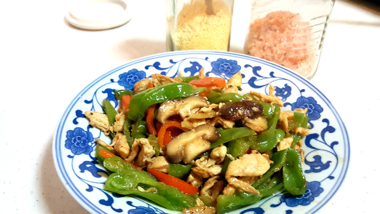 五颜六色炒鸡丝