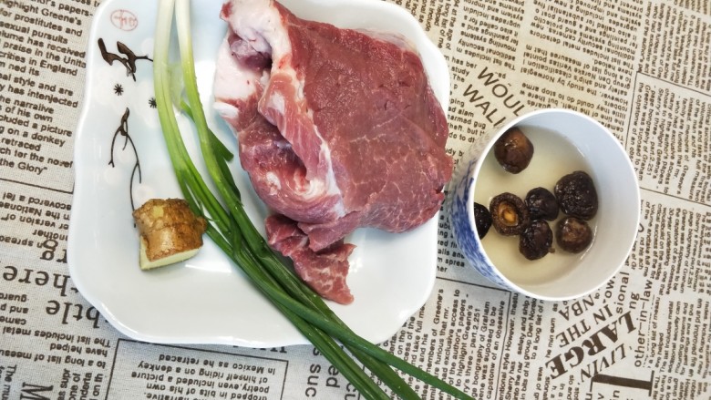 手工蛋饺,<a style='color:red;display:inline-block;' href='/shicai/ 414'>猪肉</a>，<a style='color:red;display:inline-block;' href='/shicai/ 2800'>生姜</a>，小葱，<a style='color:red;display:inline-block;' href='/shicai/ 230'>香菇</a>泡发