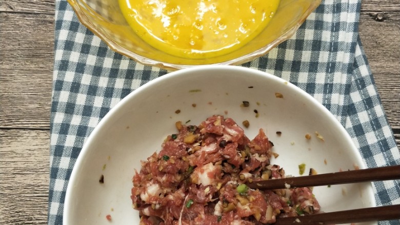 手工蛋饺,<a style='color:red;display:inline-block;' href='/shicai/ 9'>鸡蛋</a>打散