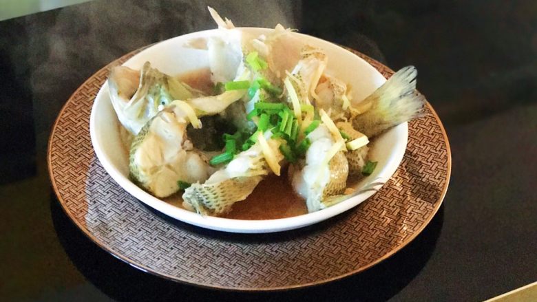 鱼露蒸鲈鱼,鲜美无比,肉质细嫩.....😋🤤