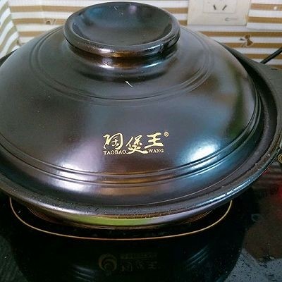 可乐鸡翅,盖上盖子，把鸡翅焖熟